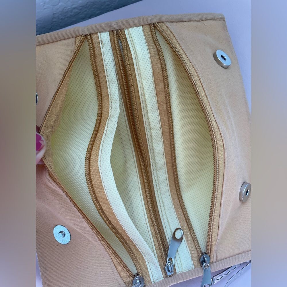 Woman’s fancy wallet - Picture 3 of 4
